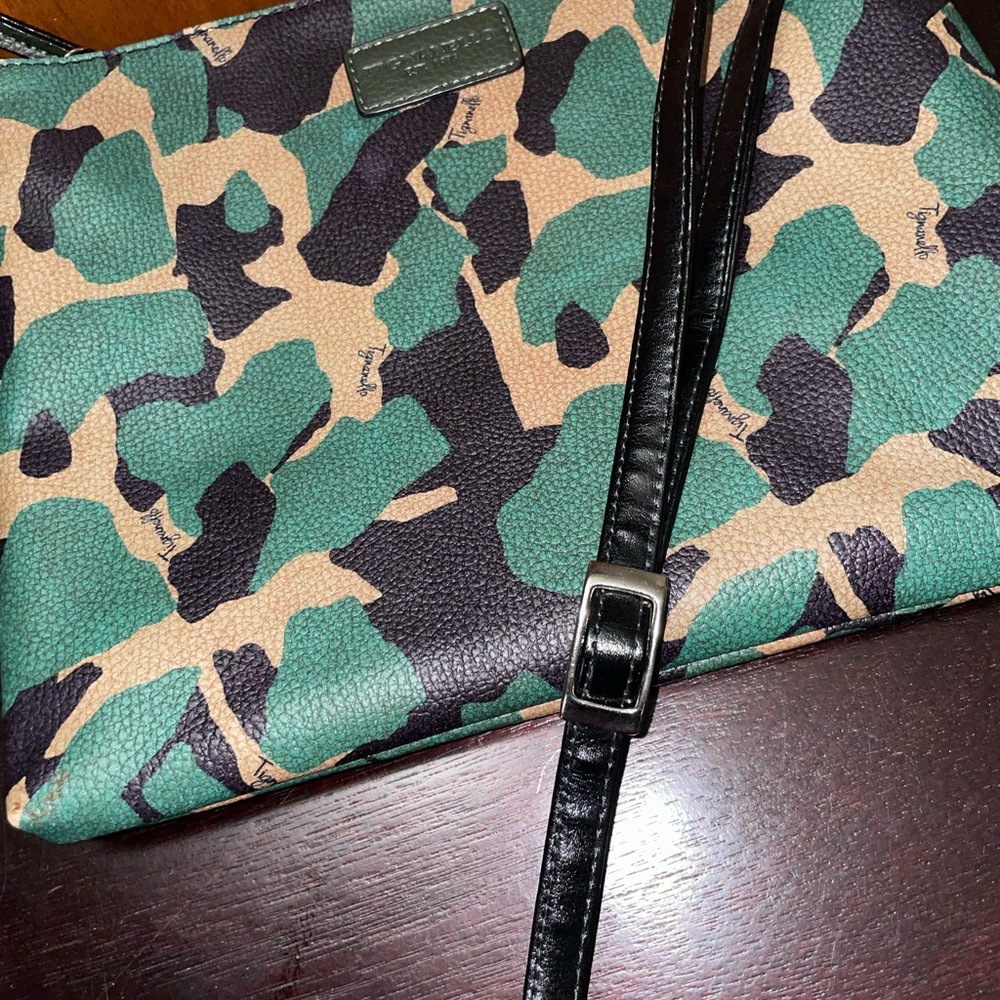 Tignanello Camo leather crossbody bag. - Picture 5 of 9